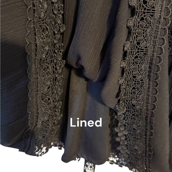 GORGEOUS BLACK SLEEVELESS TOP w/DEEP V-NECK & LACE TRIM    SIZE: 16  #CL - Picture 5 of 12